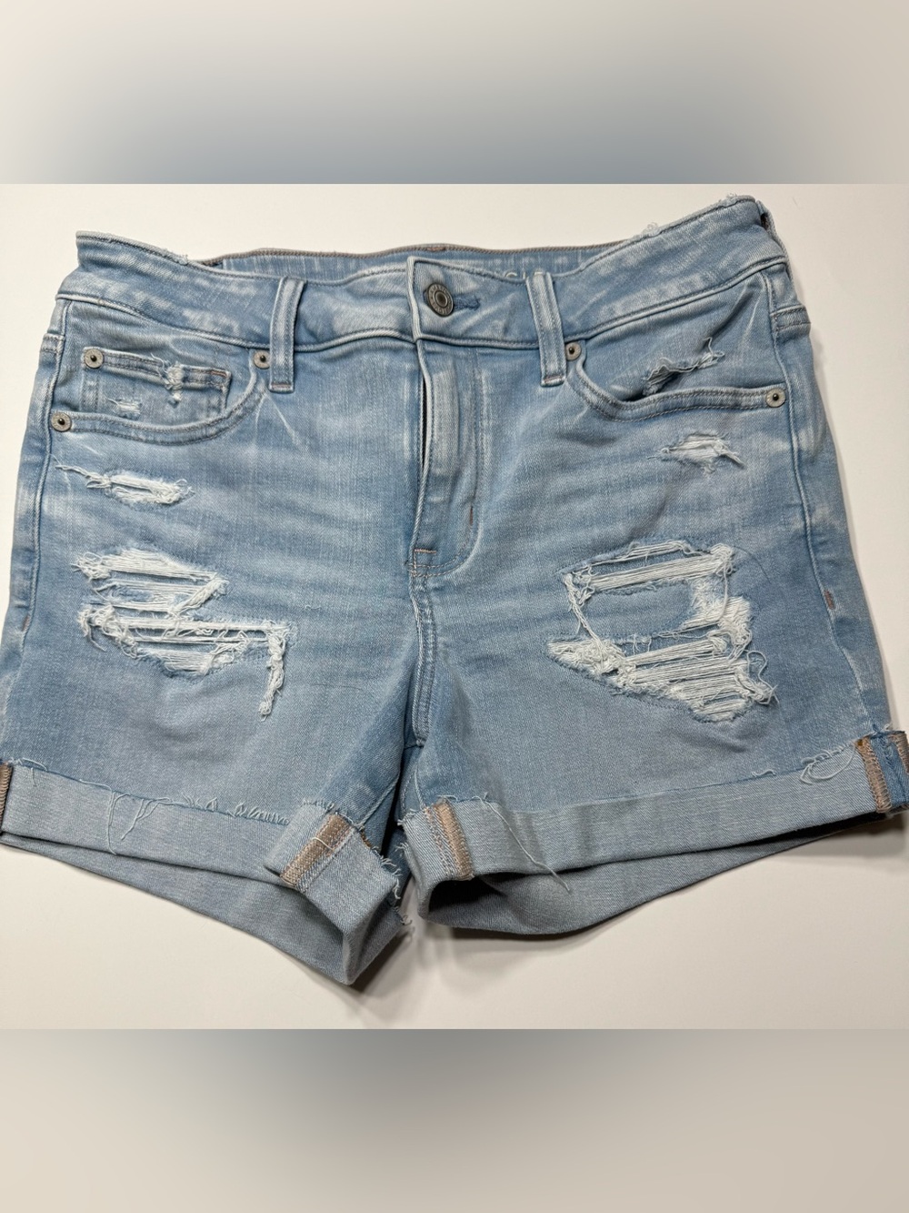 American Eagle Light Blue Distressed Women’s Denim Shorts size 6